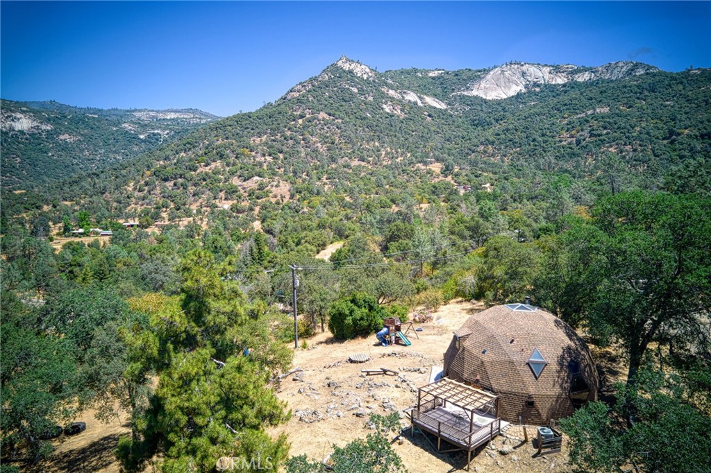 https://media.crmls.org/medias/ae517cea-8a0b-4804-8660-8bf921d1154e.jpg?preset=X-Large