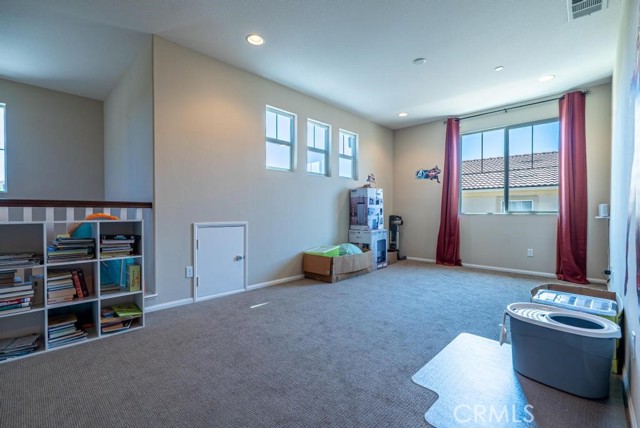 Detail Gallery Image 26 of 34 For 28645 Farrier Dr, Valencia,  CA 91354 - 4 Beds | 3/1 Baths