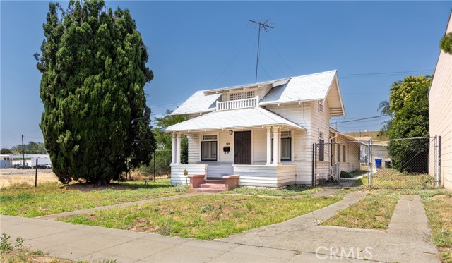 124 S Olive Avenue, Rialto CA: https://media.crmls.org/medias/ae526769-95d0-4574-8ace-f3f0426ee595.jpg