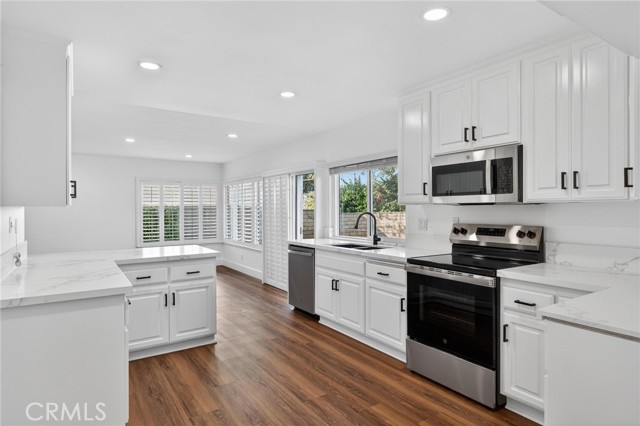 Detail Gallery Image 18 of 41 For 1527 Greenpoint Dr., Corona,  CA 92878 - 4 Beds | 2/1 Baths