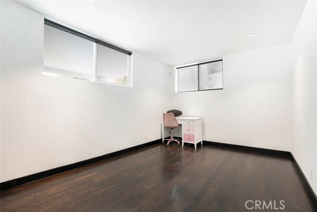 22619 Holanda Road, Woodland Hills CA: https://media.crmls.org/medias/ae527e70-ea92-45f6-a3e4-06fb6cc3be44.jpg