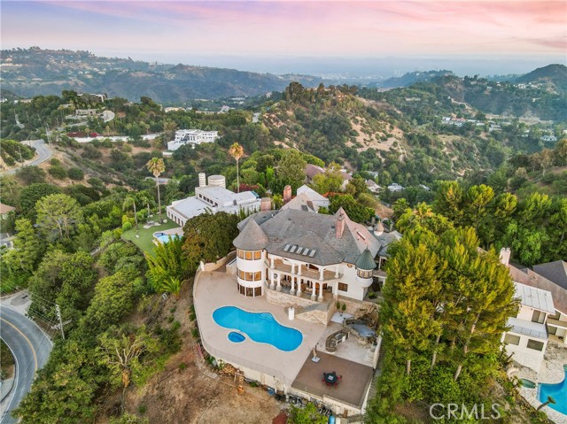 13320 Mulholland Drive, Beverly Hills CA: https://media.crmls.org/medias/ae54e460-705c-47d8-b33e-4efae9a9b4f6.jpg