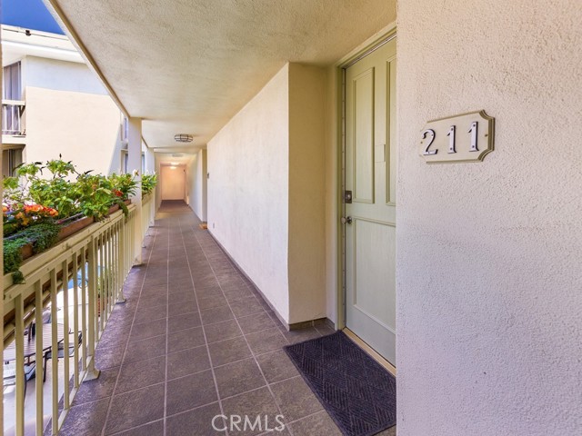 Detail Gallery Image 2 of 27 For 1230 N Sweetzer Ave #211,  West Hollywood,  CA 90069 - 1 Beds | 1 Baths