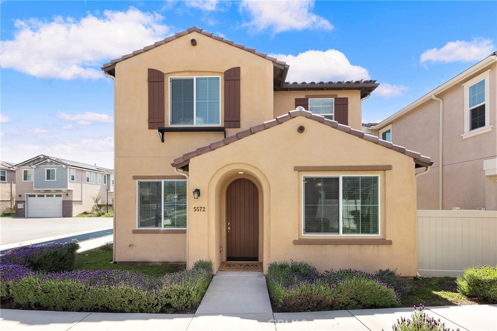 5572 Valencia Dr