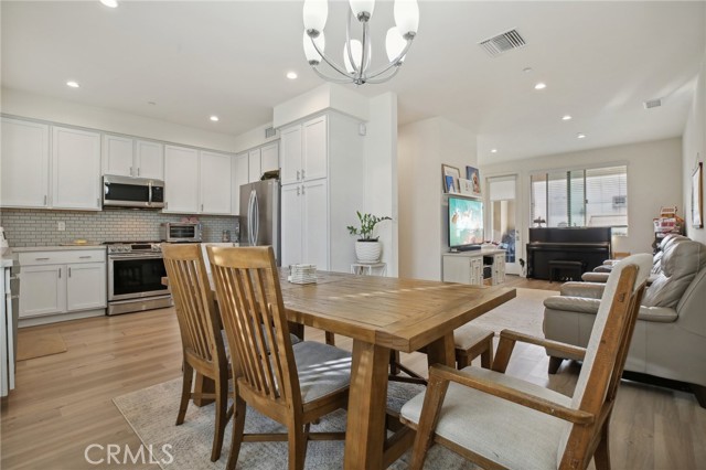 Detail Gallery Image 15 of 45 For 25114 Narbonne Ave #G,  Lomita,  CA 90717 - 3 Beds | 2/1 Baths