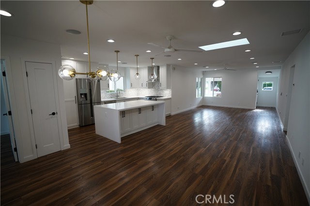 Detail Gallery Image 5 of 24 For 4466 Sherman Oaks Cir, Sherman Oaks,  CA 91403 - 3 Beds | 2 Baths