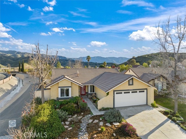 Detail Gallery Image 1 of 1 For 14758 Begonias Ln, Canyon Country,  CA 91387 - 3 Beds | 2 Baths