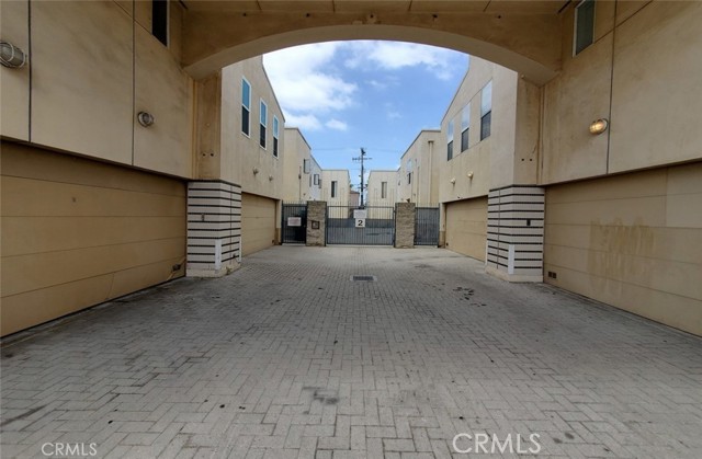 Detail Gallery Image 9 of 24 For 8021 S Vermont Ave #24,  Los Angeles,  CA 90044 - 3 Beds | 3 Baths