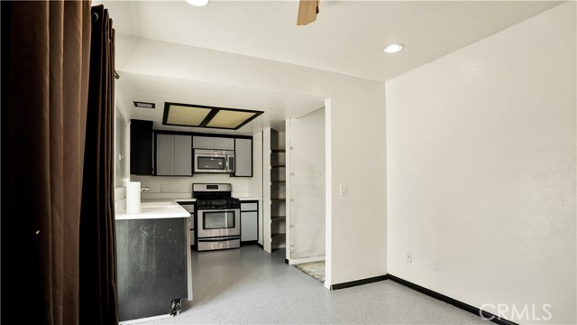Detail Gallery Image 7 of 38 For 10934 Hess Bld, Morongo Valley,  CA 92256 - 2 Beds | 2 Baths