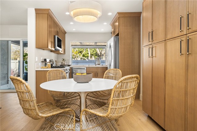 11 Thunder Trail, Irvine CA: https://media.crmls.org/medias/ae59c943-350f-45cd-9322-f8bb84ce495c.jpg
