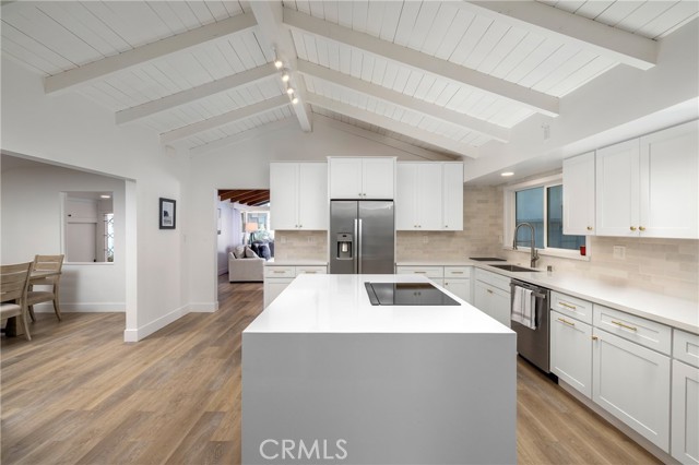 Detail Gallery Image 8 of 23 For 221 Larkspur Ave, Corona Del Mar,  CA 92625 - 4 Beds | 3 Baths