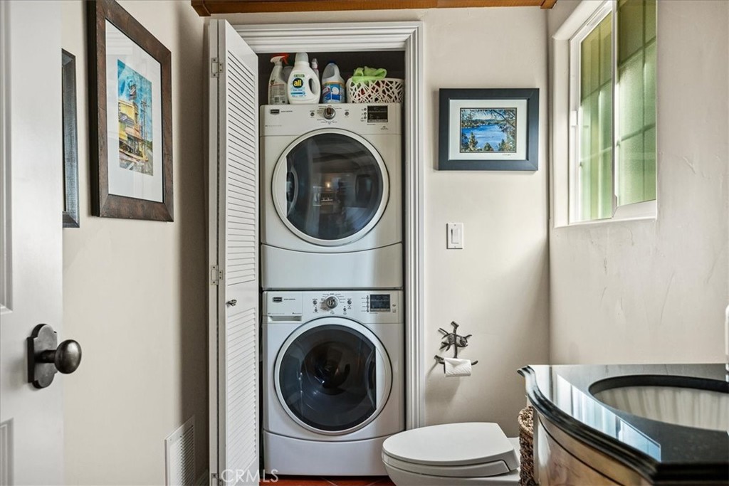 https://media.crmls.org/medias/ae5a0a2a-5768-4c9a-a12c-db541c3dec95.jpg?preset=X-Large