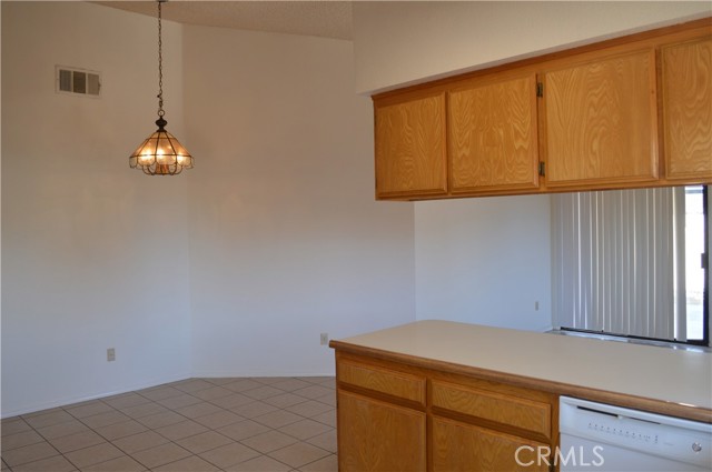 Detail Gallery Image 4 of 21 For 2010 Trinity Ave, Barstow,  CA 92311 - 3 Beds | 2 Baths