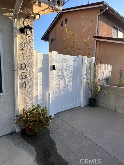 Detail Gallery Image 8 of 9 For 21054 Runnymede St, Canoga Park,  CA 91303 - 1 Beds | 1 Baths