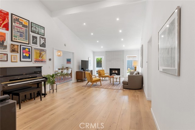 Detail Gallery Image 5 of 42 For 5607 Royer Ave, Woodland Hills,  CA 91367 - 4 Beds | 2 Baths