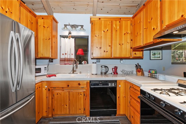 Detail Gallery Image 11 of 33 For 760 Lake Dr, Lake Arrowhead,  CA 92352 - 3 Beds | 2 Baths