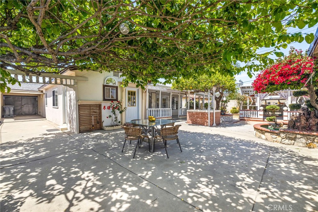https://media.crmls.org/medias/ae5cce57-d0d7-4404-a4ea-c1950a7f2b25.jpg?preset=X-Large