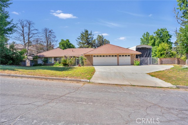37581 Oak Mesa Drive, Yucaipa CA: https://media.crmls.org/medias/ae5e28b2-b7ad-4f52-b0fe-3c91952bcbb8.jpg