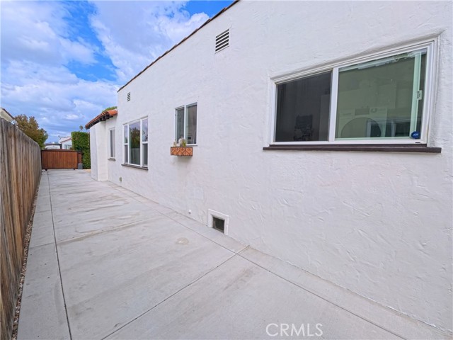 Detail Gallery Image 6 of 17 For 2124 S Redondo, Los Angeles,  CA 90016 - 3 Beds | 2 Baths