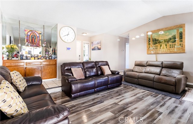 16850 Hidden Creek Drive, Victorville CA: https://media.crmls.org/medias/ae60d67e-3f23-44a4-88cf-504422f9a3cc.jpg