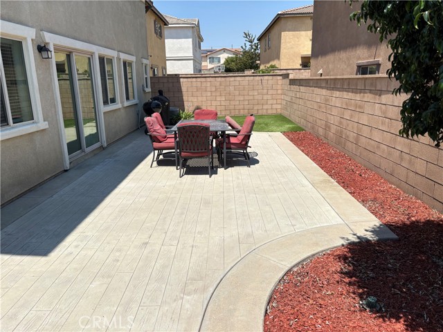 7015 Sweetleaf Drive, Fontana CA: https://media.crmls.org/medias/ae611974-bb5f-4e91-8dfa-82323fc99c09.jpg