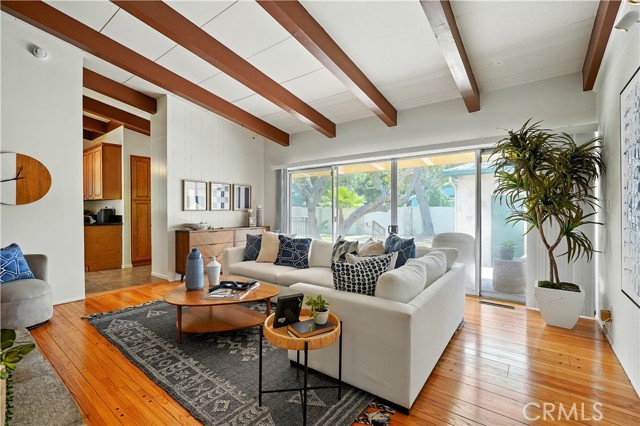 Detail Gallery Image 7 of 31 For 1075 Bryant Rd, Long Beach,  CA 90815 - 3 Beds | 3 Baths