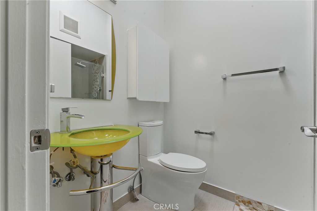 MLS #OC25074766 img 4