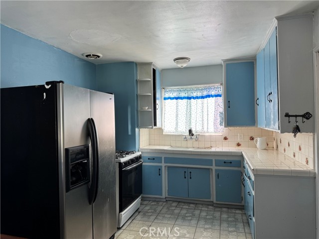 Detail Gallery Image 14 of 26 For 10406 San Carlos, South Gate,  CA 90280 - 2 Beds | 1 Baths