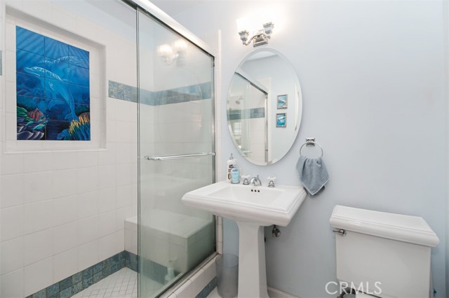 22046 Buena Ventura Street, Woodland Hills CA: https://media.crmls.org/medias/ae64eb9f-257e-4e0e-9c84-9467a8234b89.jpg
