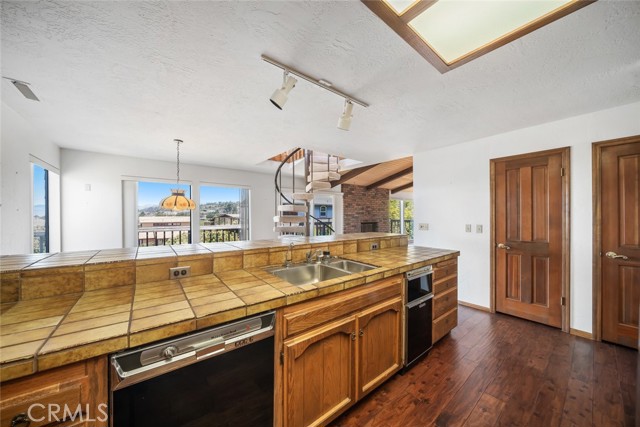 373 Bristol Street, Cambria CA: https://media.crmls.org/medias/ae66134b-36d7-4fe9-b1b8-24b75f06c636.jpg