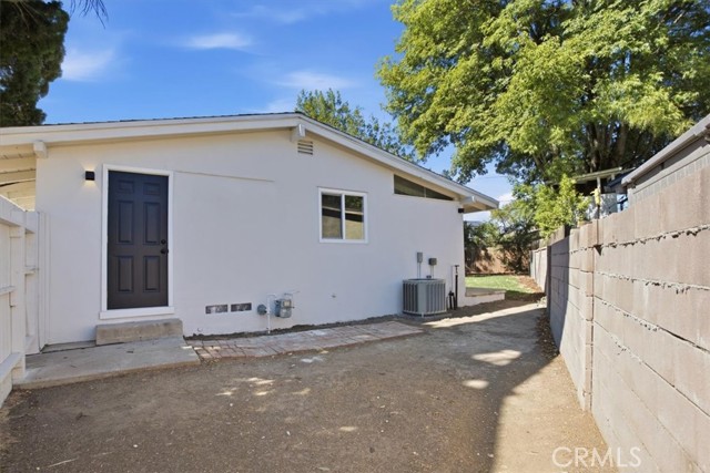 20253 Hamlin St photo 34