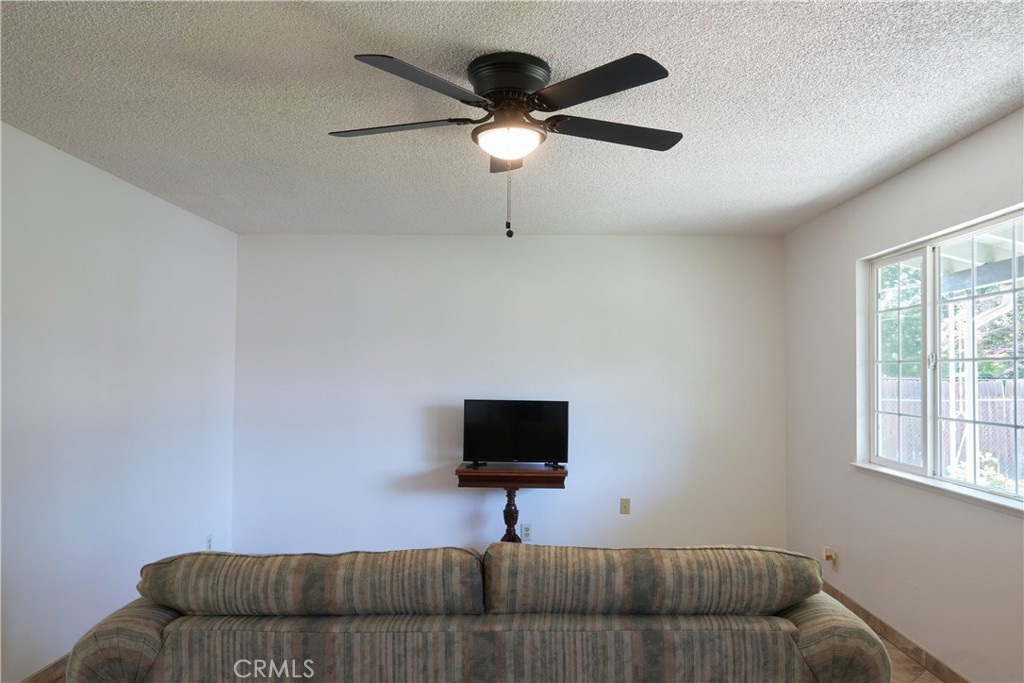 https://media.crmls.org/medias/ae67cd15-1fdd-4ec8-b0fe-0520ddcc3816.jpg?preset=X-Large