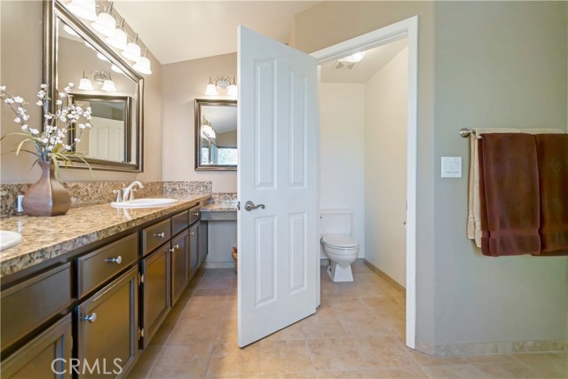 Detail Gallery Image 25 of 38 For 29347 Canyon Rim Pl, Canyon Country,  CA 91387 - 6 Beds | 3 Baths