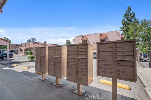 Detail Gallery Image 4 of 39 For 10943 Laurel Canyon #B9,  San Fernando,  CA 91340 - 2 Beds | 2 Baths