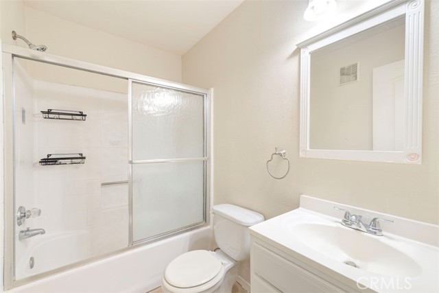Detail Gallery Image 10 of 11 For 646 Nebraska, Long Beach,  CA 90802 - 2 Beds | 2 Baths