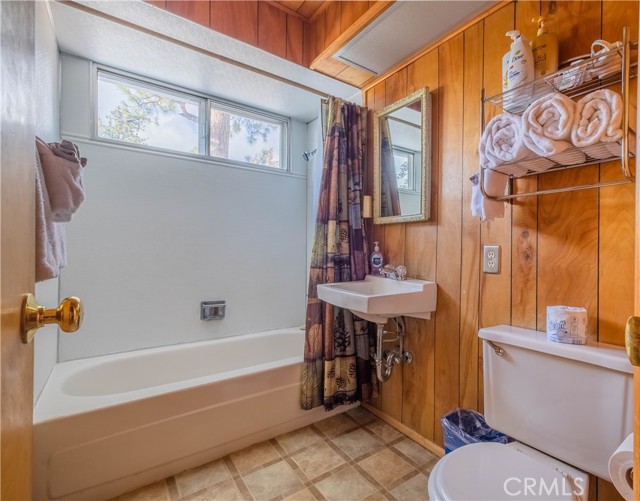 Detail Gallery Image 6 of 14 For 800 Plumas Ct, Big Bear City,  CA 92314 - 3 Beds | 1/1 Baths