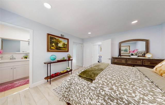 Detail Gallery Image 12 of 32 For 17891 Caledonia Cir, Huntington Beach,  CA 92647 - 5 Beds | 3/2 Baths