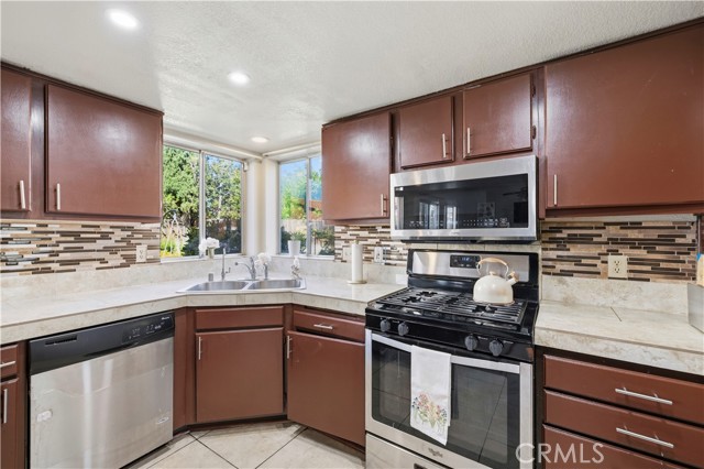 Detail Gallery Image 20 of 54 For 5361 Karling Pl, Palmdale,  CA 93552 - 4 Beds | 3 Baths