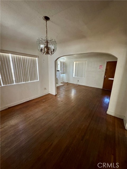 2046 S Ridgeley Drive, Los Angeles CA: https://media.crmls.org/medias/ae69b1d9-861f-454f-8fe9-51077ed89e79.jpg