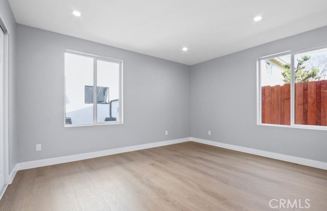 Detail Gallery Image 5 of 6 For 315 W 56th St, Los Angeles,  CA 90037 - 3 Beds | 3 Baths
