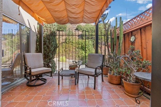 Detail Gallery Image 27 of 43 For 6736 Hillpark Dr #102,  Los Angeles,  CA 90068 - 2 Beds | 2 Baths