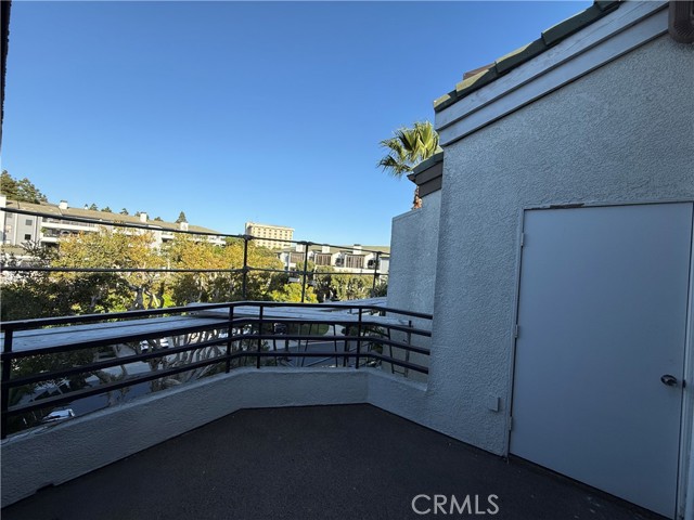 Detail Gallery Image 10 of 10 For 210 Lille Ln #301,  Newport Beach,  CA 92663 - 2 Beds | 2 Baths