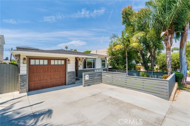 Detail Gallery Image 1 of 25 For 1301 Oak Ave, Manhattan Beach,  CA 90266 - 3 Beds | 3 Baths