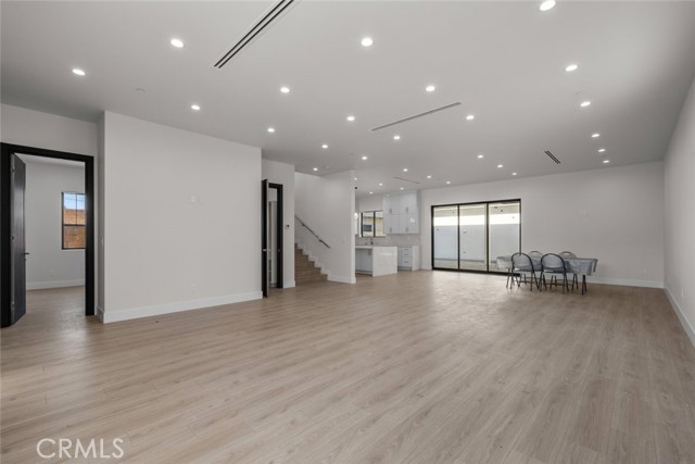 Detail Gallery Image 12 of 39 For 12937 W Kilikia Dr, North Hollywood,  CA 91605 - 4 Beds | 4 Baths