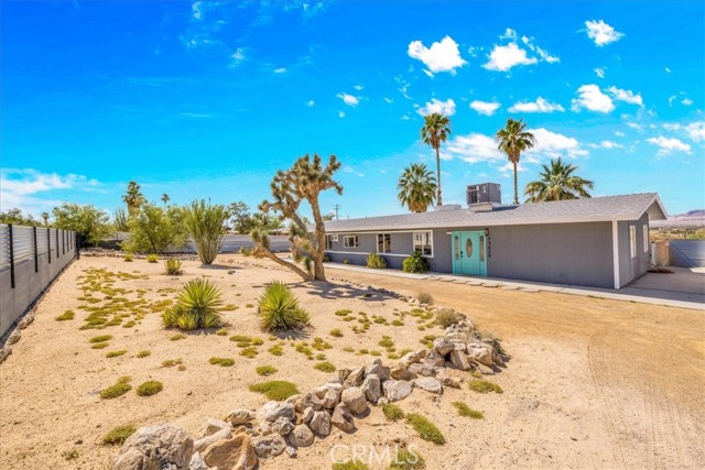 73028 Manana Drive, 29 Palms CA: https://media.crmls.org/medias/ae6b851b-1d08-4e4e-8581-626cf05a664d.jpg