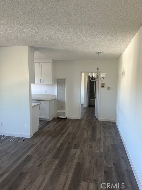 Detail Gallery Image 5 of 16 For 7055 Etiwanda Ave #208,  Reseda,  CA 91335 - 1 Beds | 1 Baths