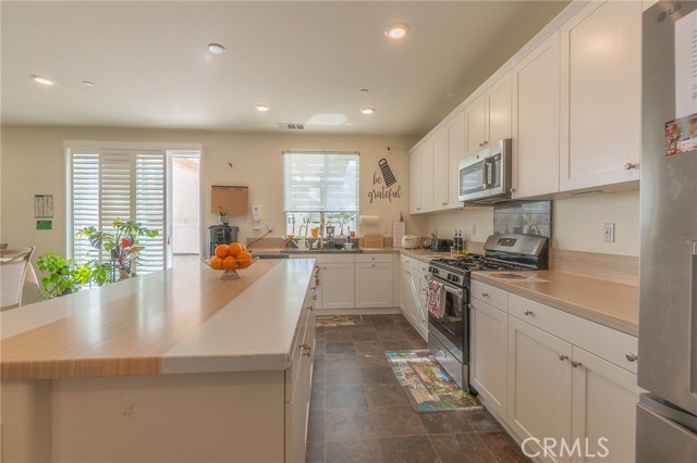 Detail Gallery Image 4 of 32 For 1099 Little Leaf, Calimesa,  CA 92320 - 3 Beds | 2/1 Baths