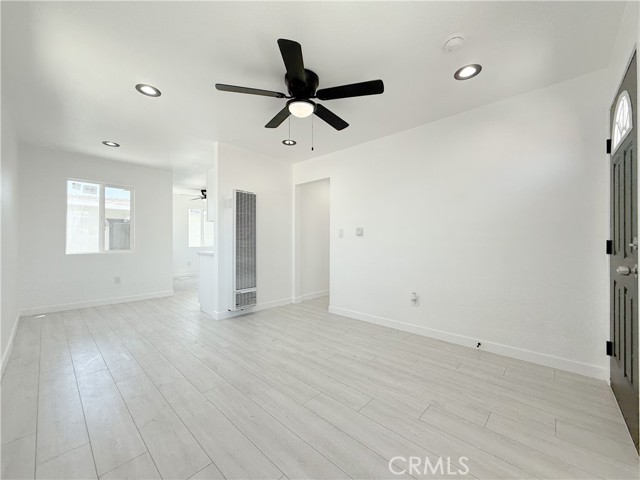 518 N Wilmington Avenue, Compton CA: https://media.crmls.org/medias/ae6be969-dbf3-4202-905d-d13e5eff9c6c.jpg