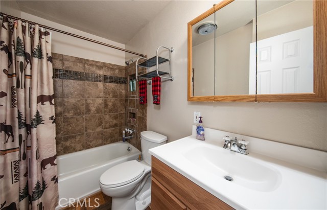 Detail Gallery Image 17 of 26 For 2560 Catalina Dr, Running Springs,  CA 92382 - 3 Beds | 1/1 Baths