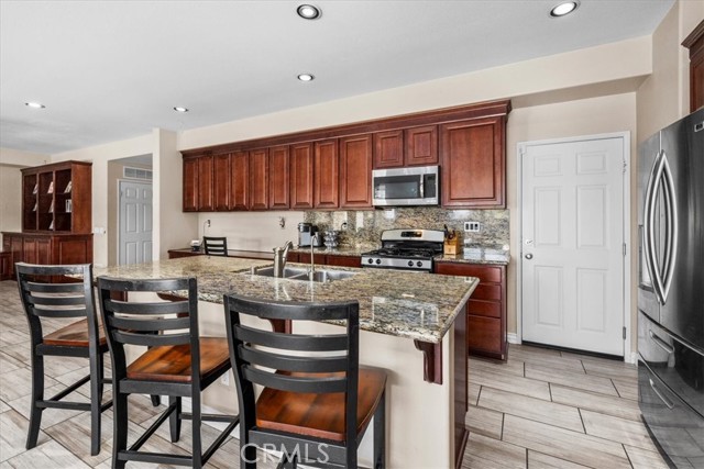 Detail Gallery Image 12 of 28 For 27109 Woodglen Ln, Moreno Valley,  CA 92555 - 4 Beds | 3 Baths
